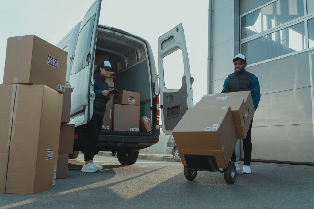 pengiriman-barang-door-to-door-1024x682